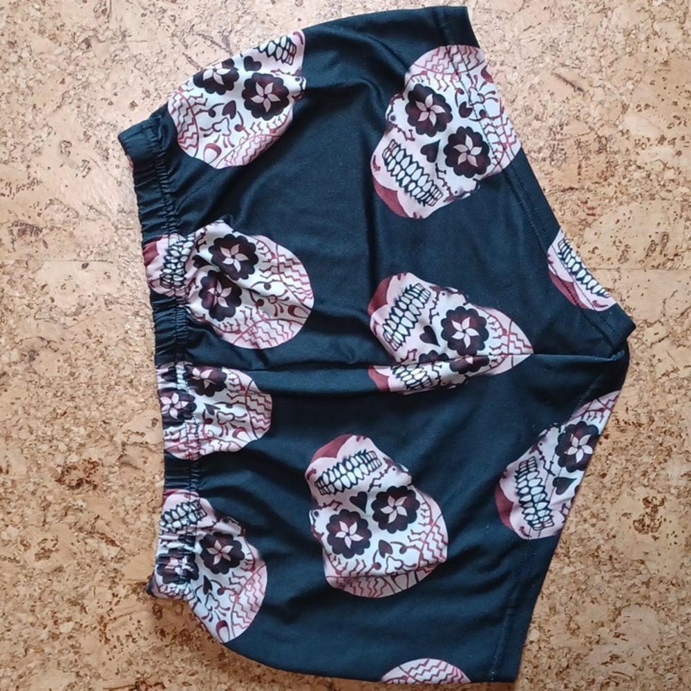 *3 FOR $20 ITEM* Skull Booty Shorts Size M In Black, Red & White - Picture 4 of 4